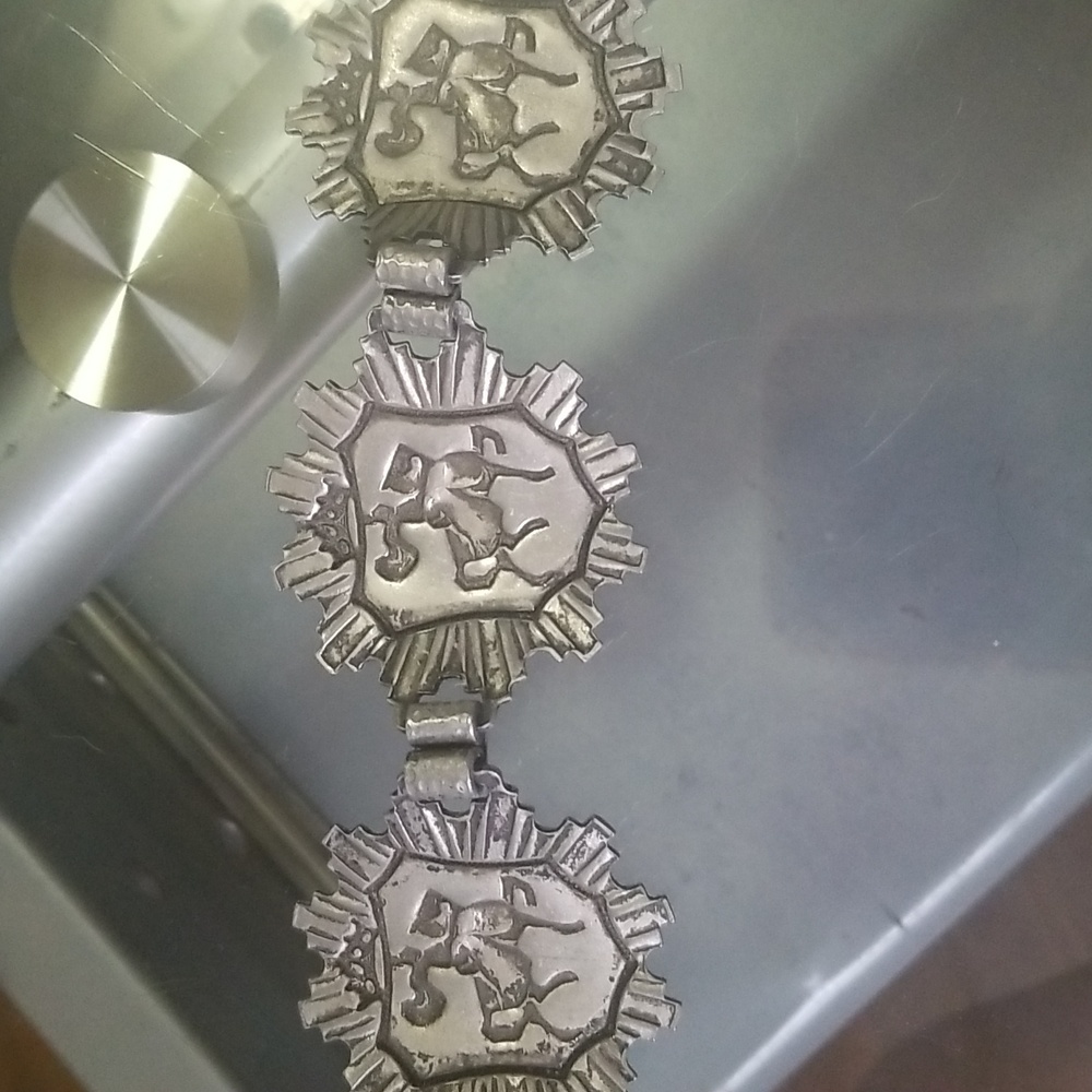 Vintage 3-Panel Heraldic Shield Bracelet – Knight & Horse Motif - Picture 7 of 8